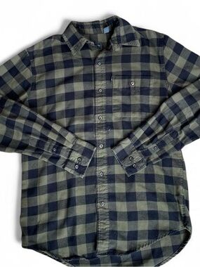 G.H. Bass & Co. Green Check Button-Down Flannel Shirt